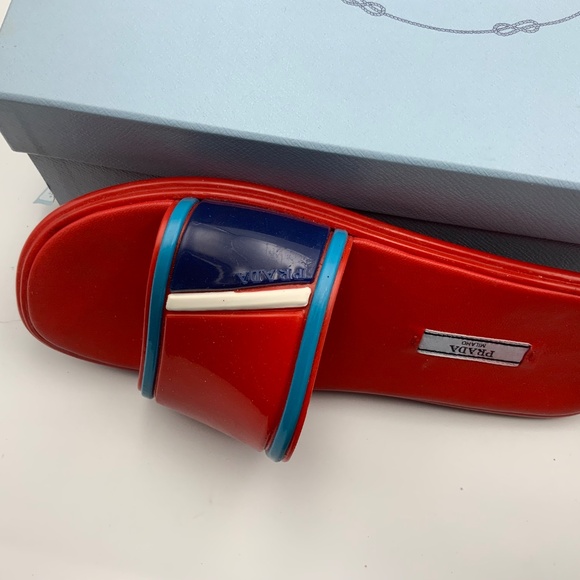 PRADA LOGO BEACHY RUBBER SANDALS - Picture 4 of 5